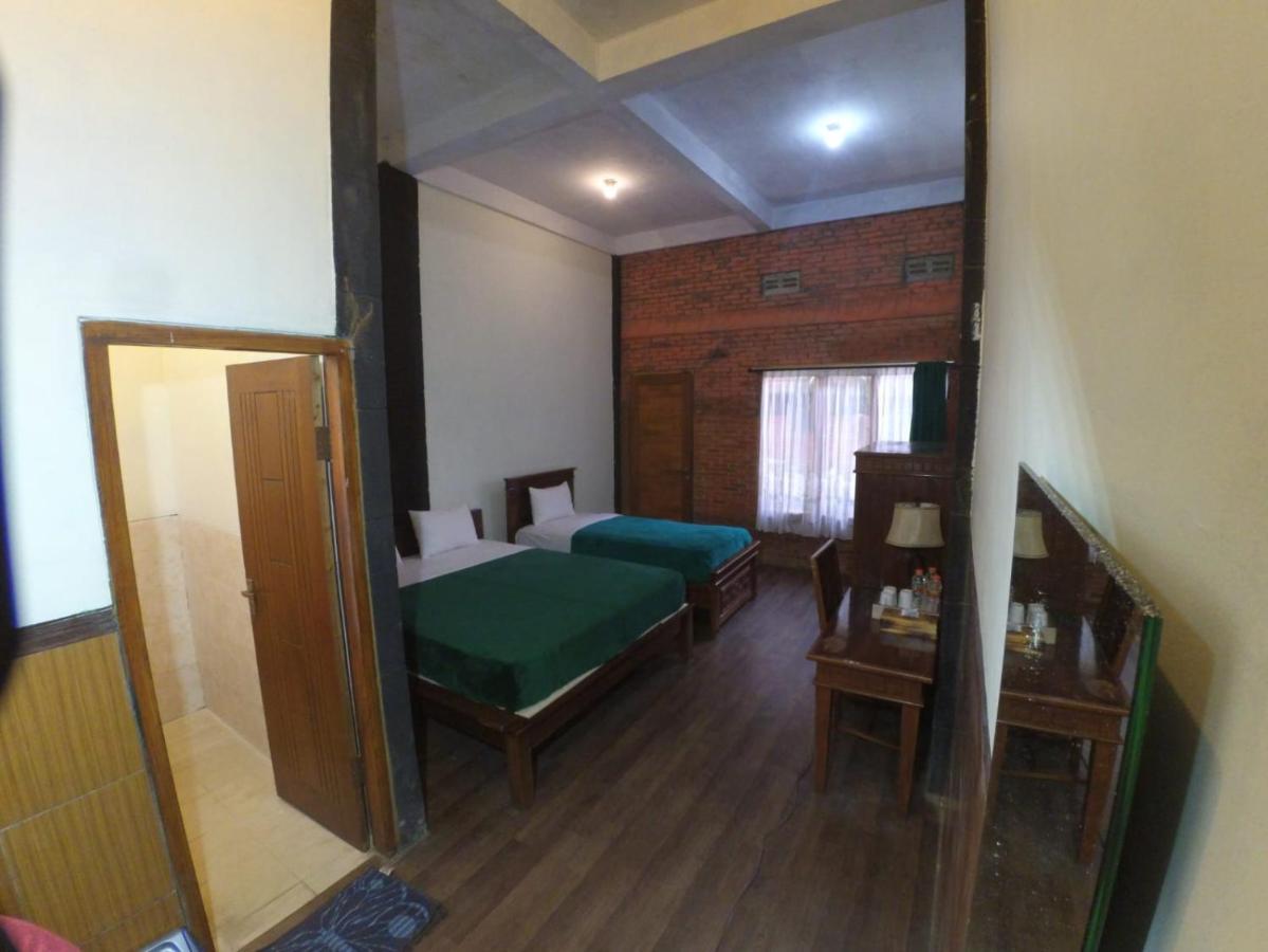 Hotel Istana Petani à Bromo Extérieur photo