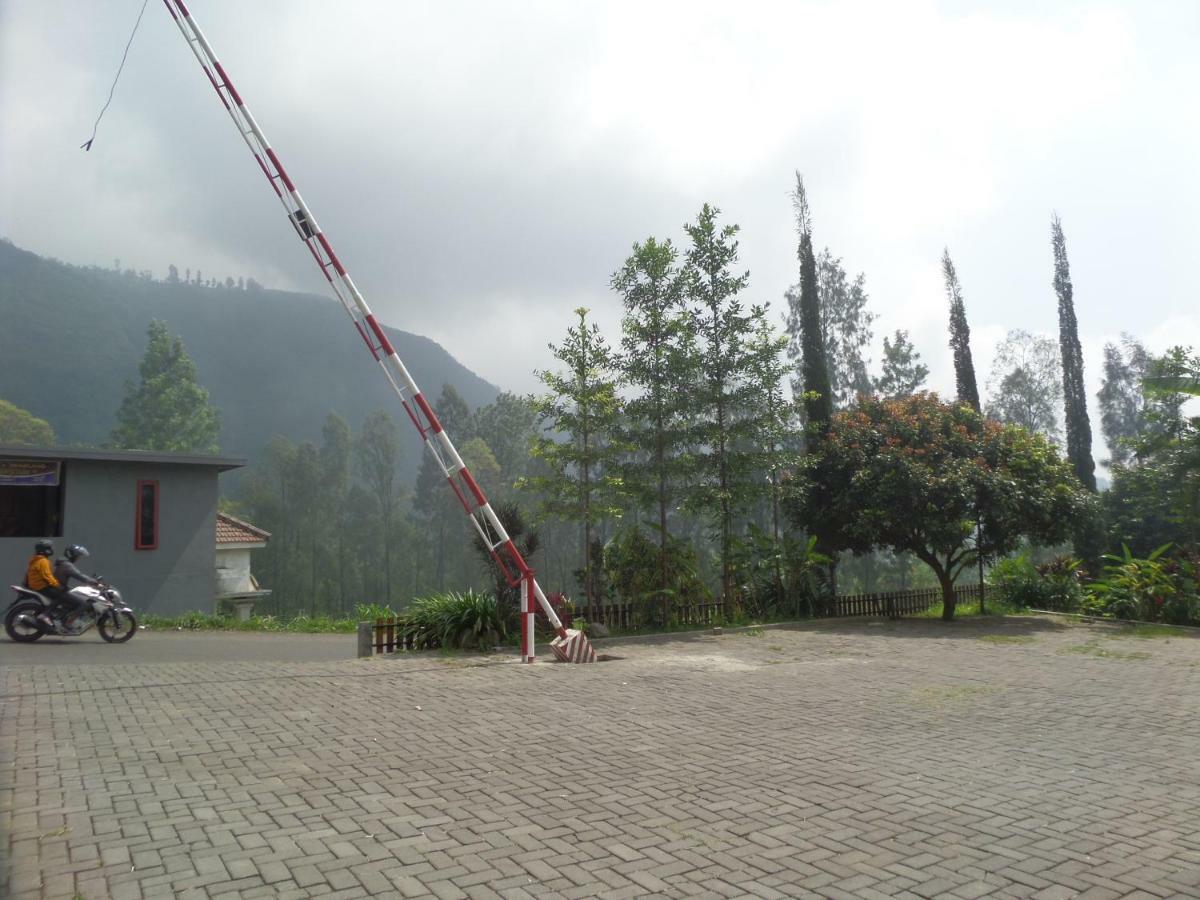 Hotel Istana Petani à Bromo Extérieur photo
