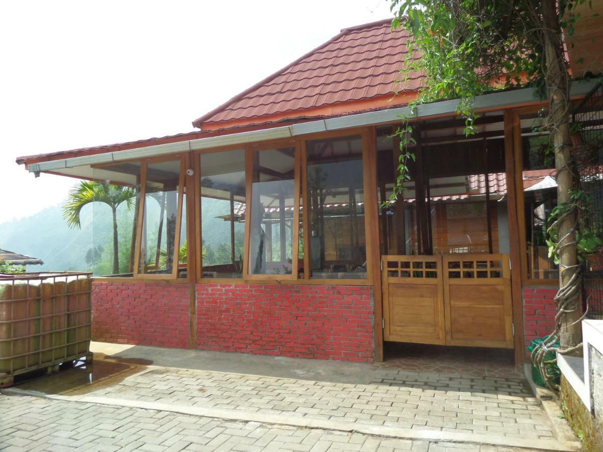 Hotel Istana Petani à Bromo Extérieur photo